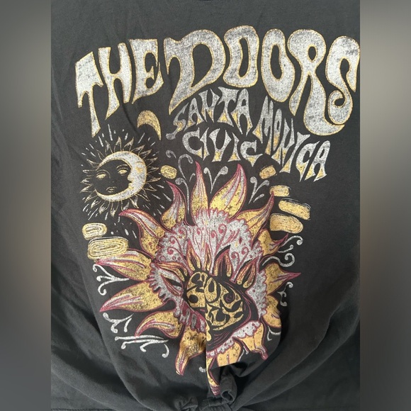 NWOT Micas Flower Print Hem Knotted Short Sleeve T-Shirt - Picture 3 of 8